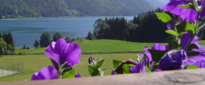 Blick vom Balkon auf den See am Sonnenhof am Weissensee in Kärnten Urlaub am Bauernhof