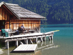 Am See mit Badesteg am Sonnenhof am Weissensee in Kärnten Urlaub am Bauernhof