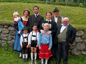 Familie Domenig mit Stofi am Sonnenhof am Weissensee